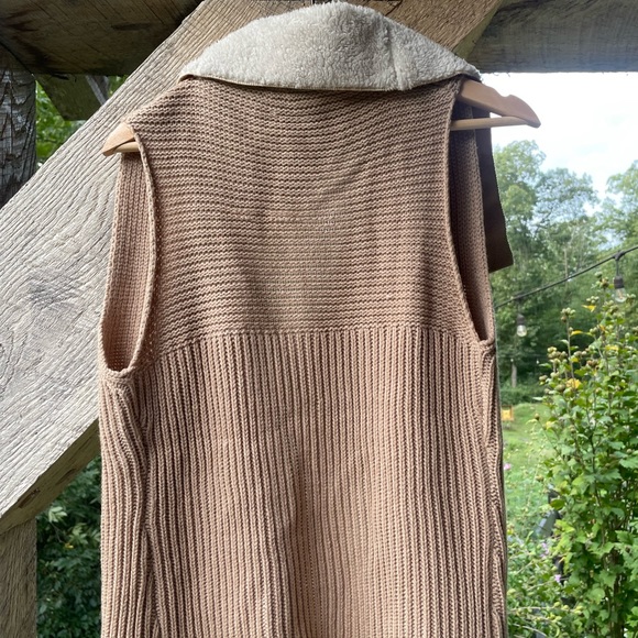 Quinn Suede Sherpa Knitted Vest - Picture 6 of 7